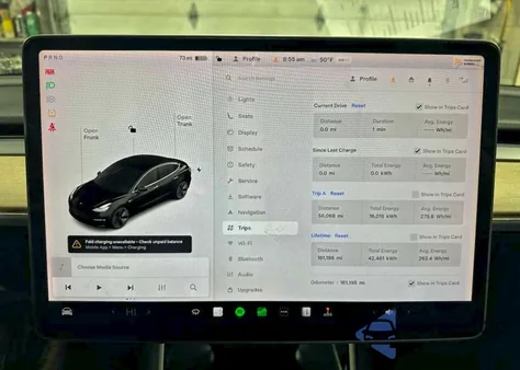 2018 Tesla Model 3 z USA, uszkodzony, nr VIN 5YJ3E1EA9JF056690